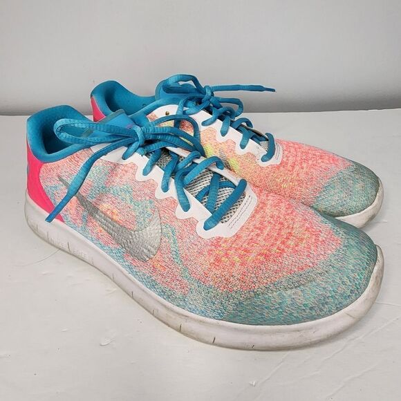 NIKE FREE RUNNING WHITE METALLIC SILVER SHOES 904258-100 7 Youth Or Woman’s 8.5 - Picture 1 of 6